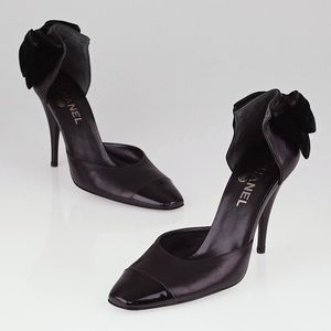 Chanel black leather and velvet pumps